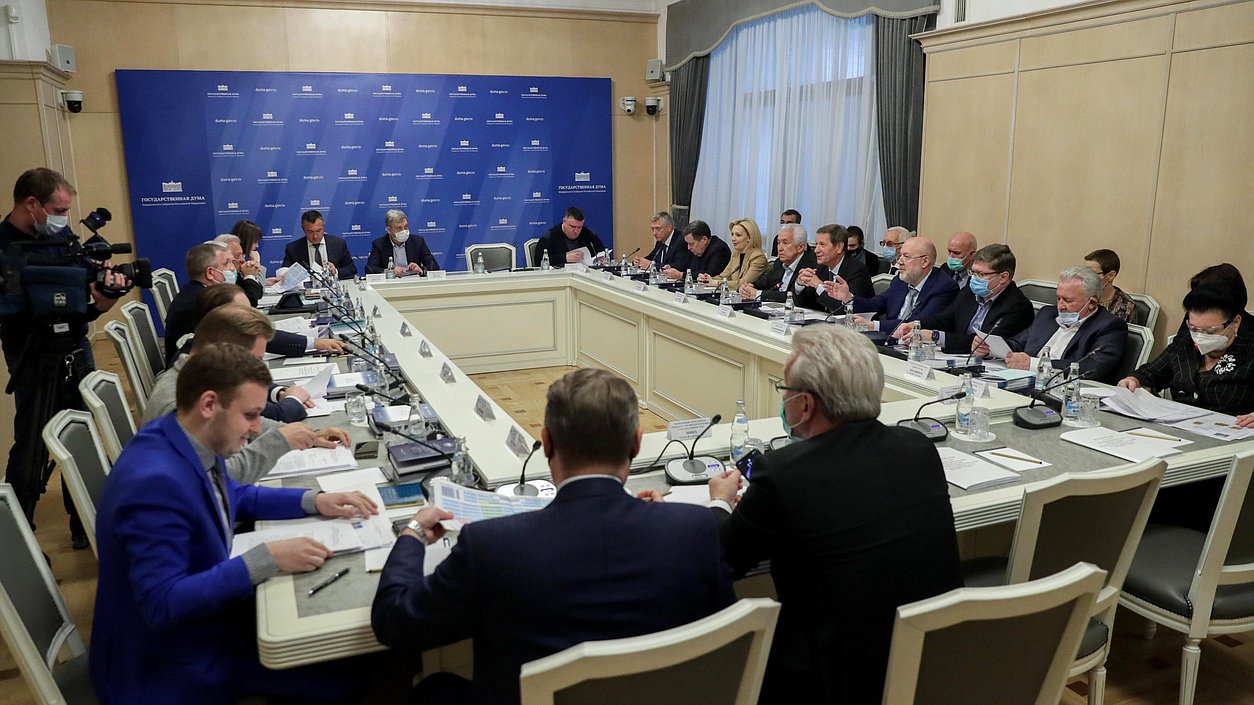 Первое заседание временной депутатской рабочей группы по подготовке первого заседания Государственной Думы восьмого созыва