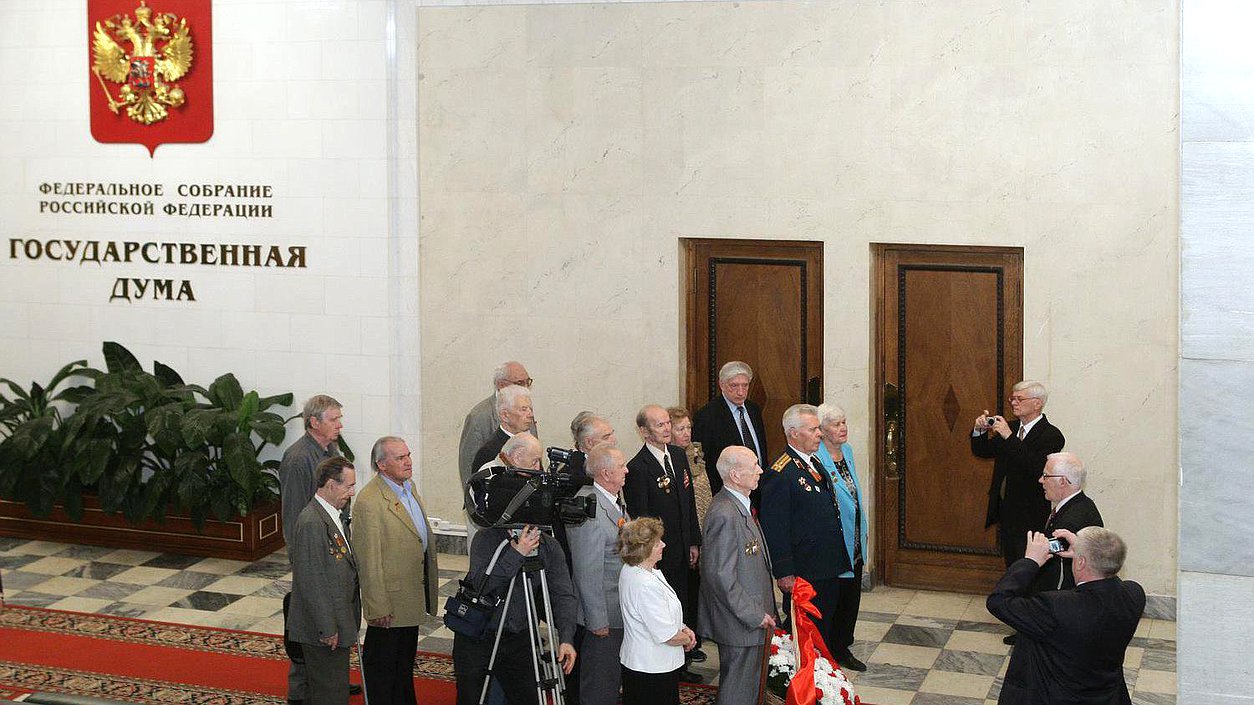    Ветераны Минэкономразвития России возложили цветы к мемориалу, увековечившему память работников планово-экономических органов, погибших в годы Великой Отечественной войны.
