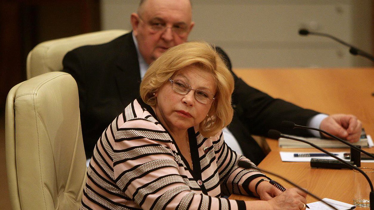    Лекция Михаила Пиотровского на тему: "Культура как судьба нации". Елена Драпеко и Павел Хорошилов.