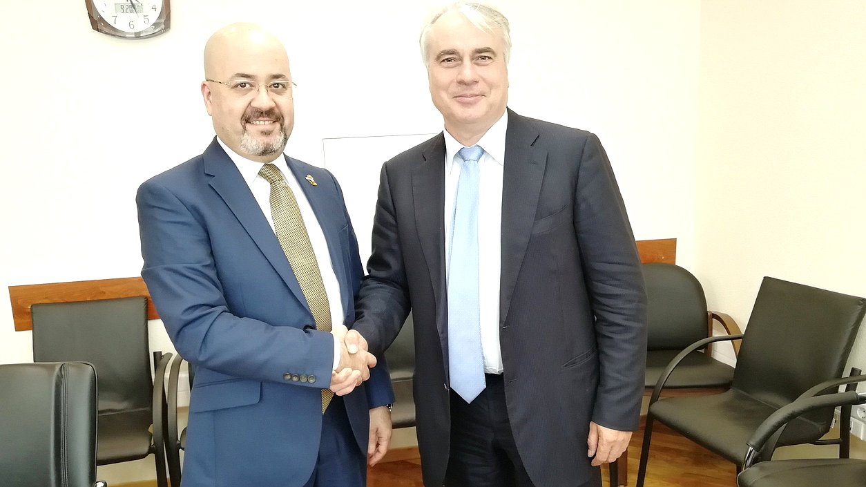 Ambassador Extraordinary and Plenipotentiary of the Republic of Iraq to the Russian Federation Haidar Mansour Hadi Avis and Chairman of the Committee on Energy Pavel Zavalnyi