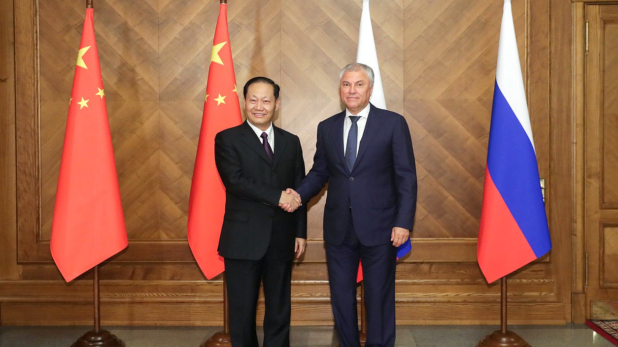 Chairman of the State Duma Vyacheslav Volodin and Vice Chairman of the Standing Committee of the National People's Congress Peng Qinghua