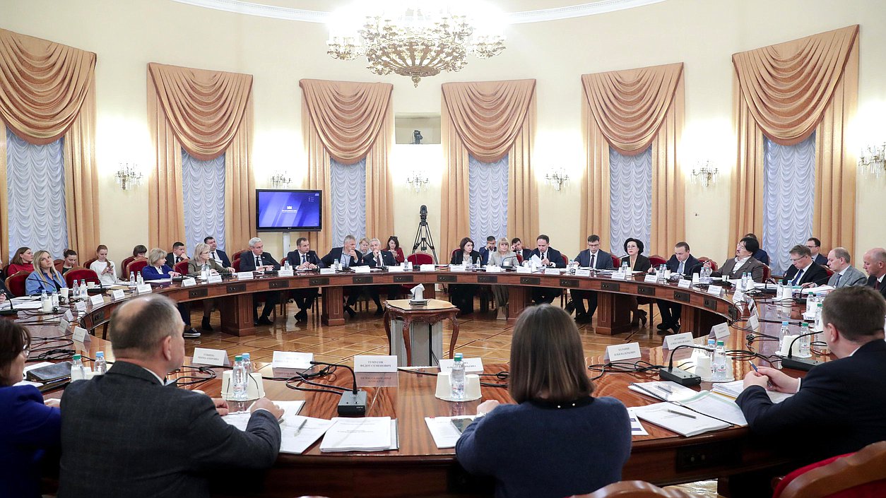 Заседание Комитета по охране здоровья с участием Министра здравоохранения РФ Михаила Мурашко