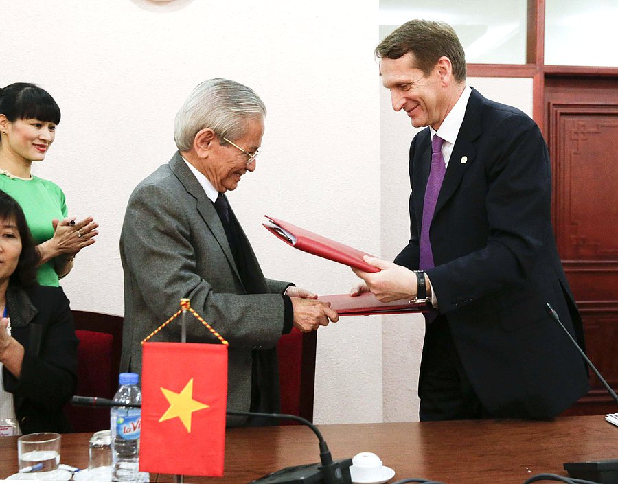 Круглый стол с участием членов Вьетнамского исторического общества. 