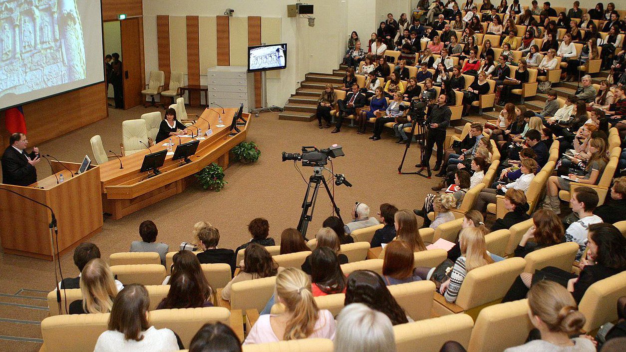   Лекция ректора московского архитектурного института Дмитрия Швидковского.