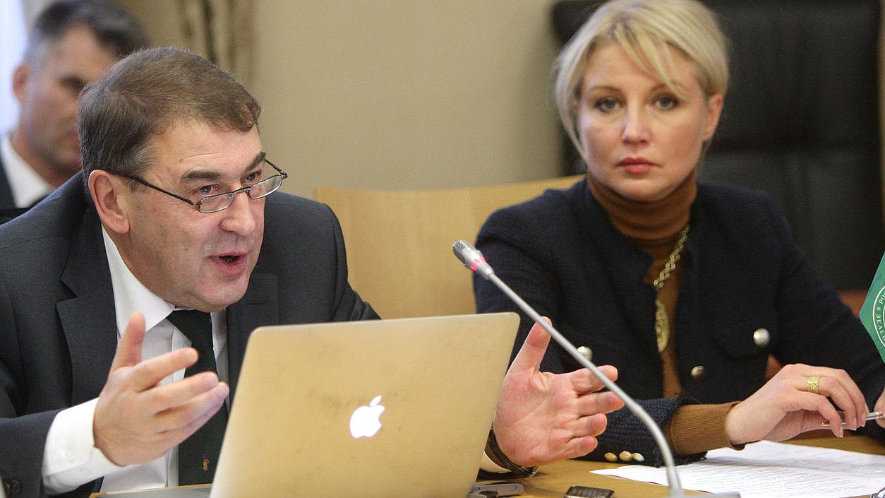   Круглый стол по вопросу законопроекта "О промышленной политике в Российской Федерации"