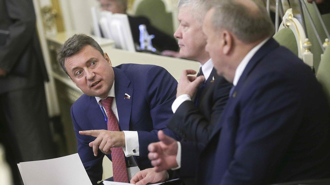 Член Комитета по безопасности и противодействию коррупции Анатолий Выборный. Автор фото: Марат Абулхатин/Фотослужба Государственной Думы