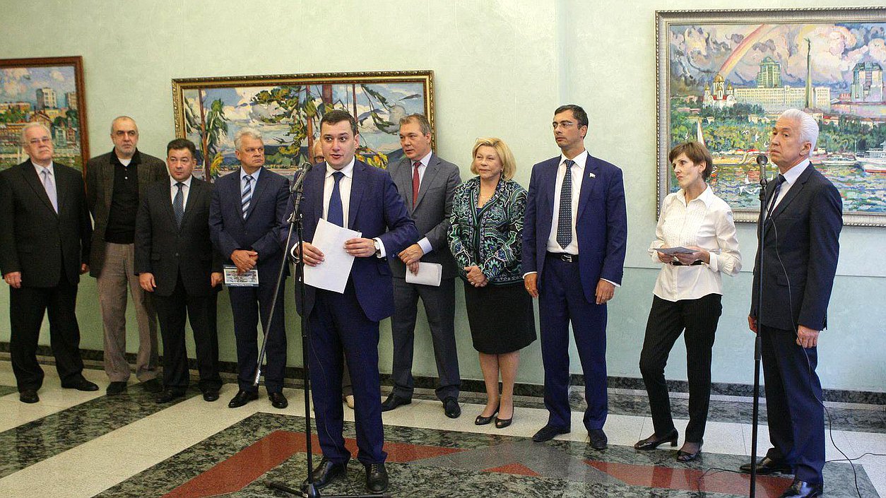   Открытие выстави картин Юрия Ивановича Филиппова "Истоки Родины".