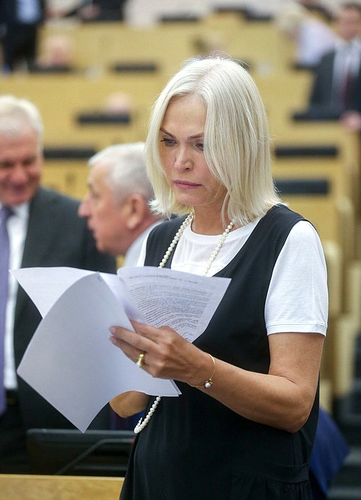 Член Комитета по государственному строительству и законодательству Ирина Белых