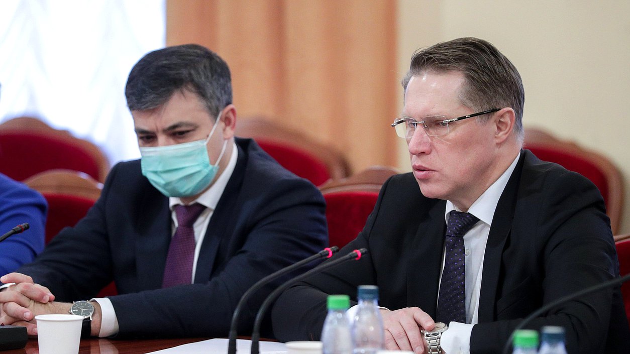 Председатель Комитета по охране здоровья Дмитрий Морозов и Министр здравоохранения РФ Михаил Мурашко