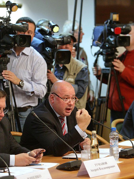   Расширенное заседание Комитета Государственной Думы по информационной политике, информационным технологиям и связи на тему "Работа журналистов в горячих точках: обеспечение безопасности и социальной защищённости". Михаил Маркелов.