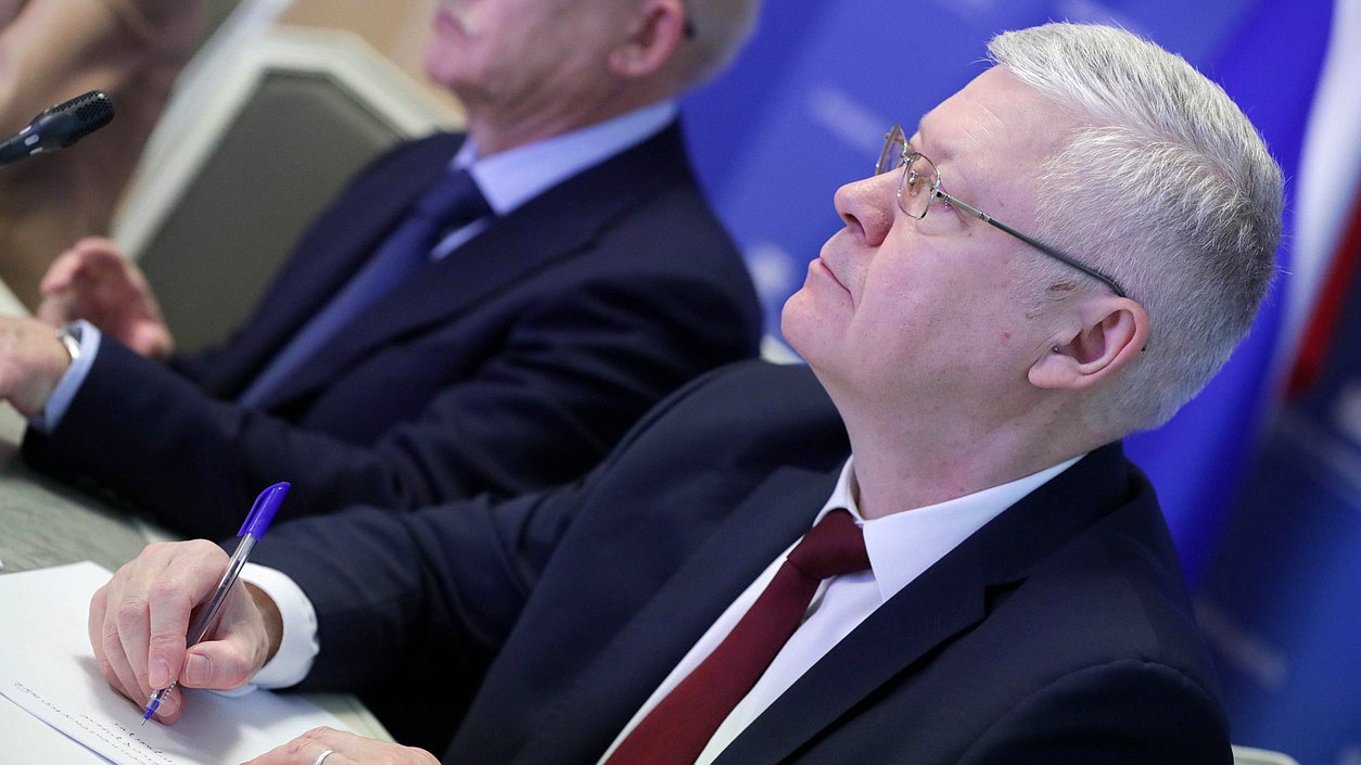 Председатель Комитета по безопасности и противодействию коррупции Василий Пискарев