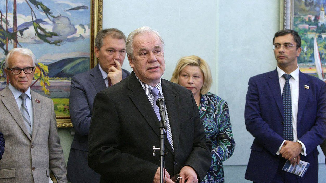   Открытие выстави картин Юрия Ивановича Филиппова "Истоки Родины".