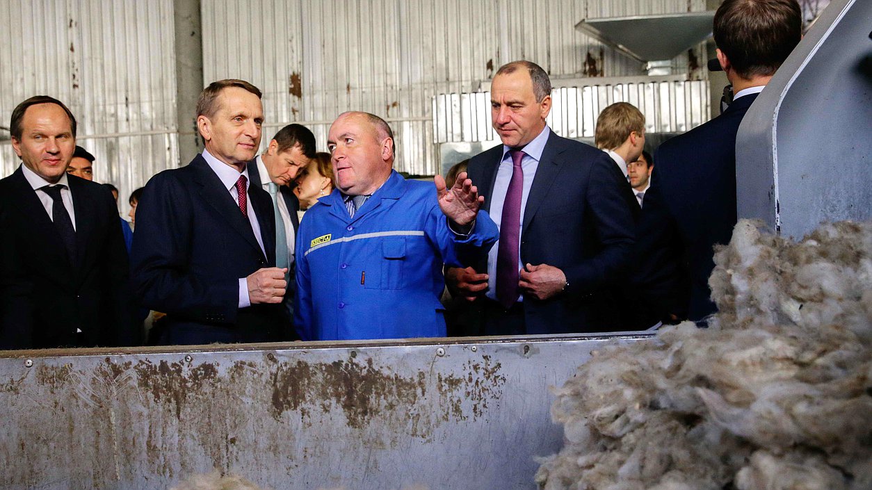   Посещение ООО "Квест". Осмотр цеха сортировки шерсти.