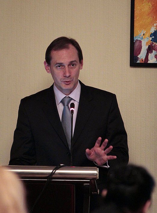 Второй международный парламентский форум. Работа секции "Российский и мировой опыт конституционных реформ". Андрей Петров.