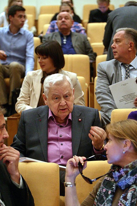   Парламентские слушания Комитета Государственной Думы по культуре на тему "О проекте Основ государственной политики и Ежегодном государственном докладе о состоянии культуры в Российской Федерации".