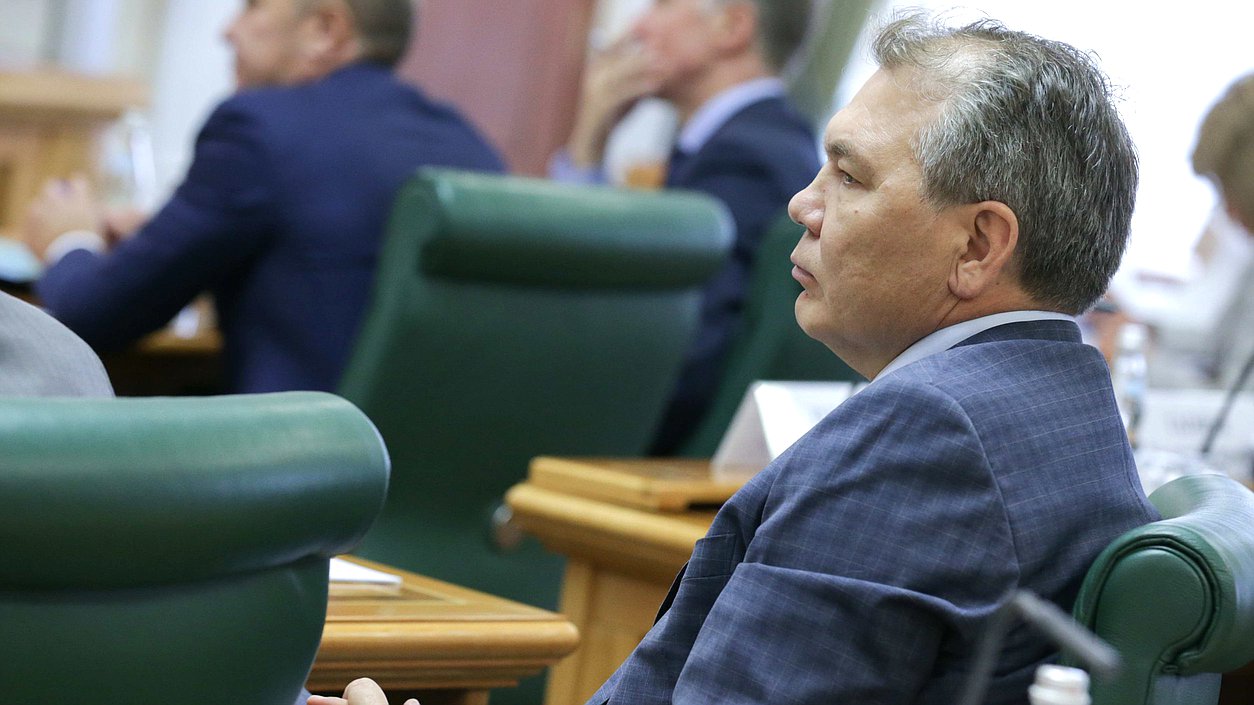 Председатель Комитета по делам СНГ, евразийской интеграции и связям с соотечественниками Леонид Калашников