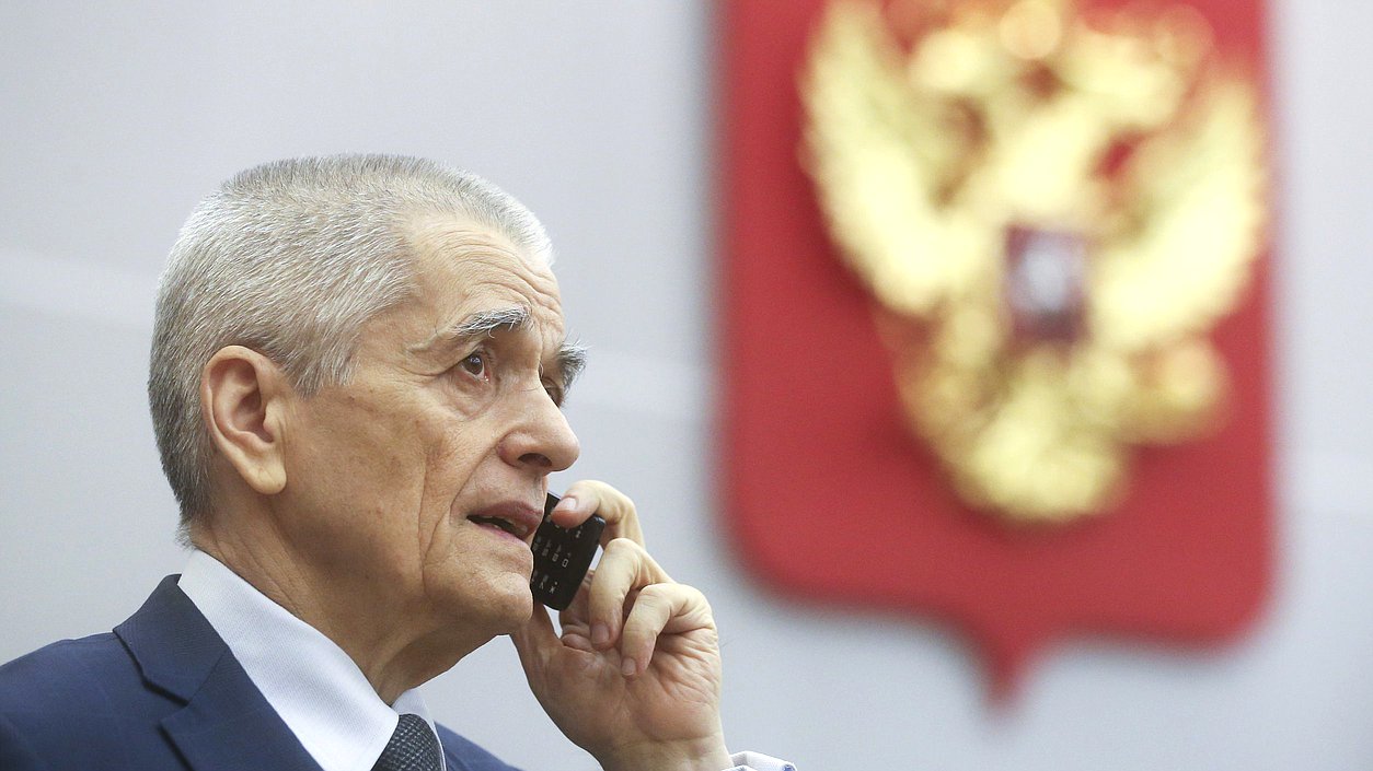 Первый заместитель Председателя Комитета по образованию и науке Геннадий Онищенко
