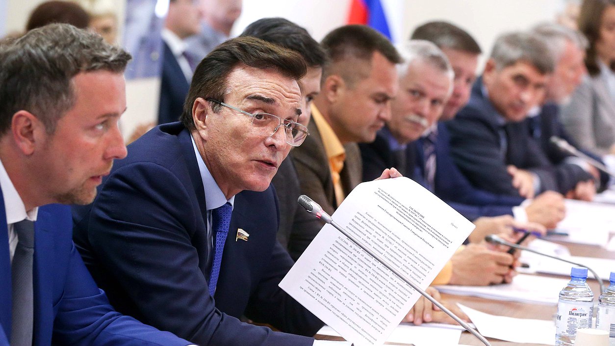 Член Комитета по экономической политике, промышленности, инновационному развитию и предпринимательству Александр Максимов