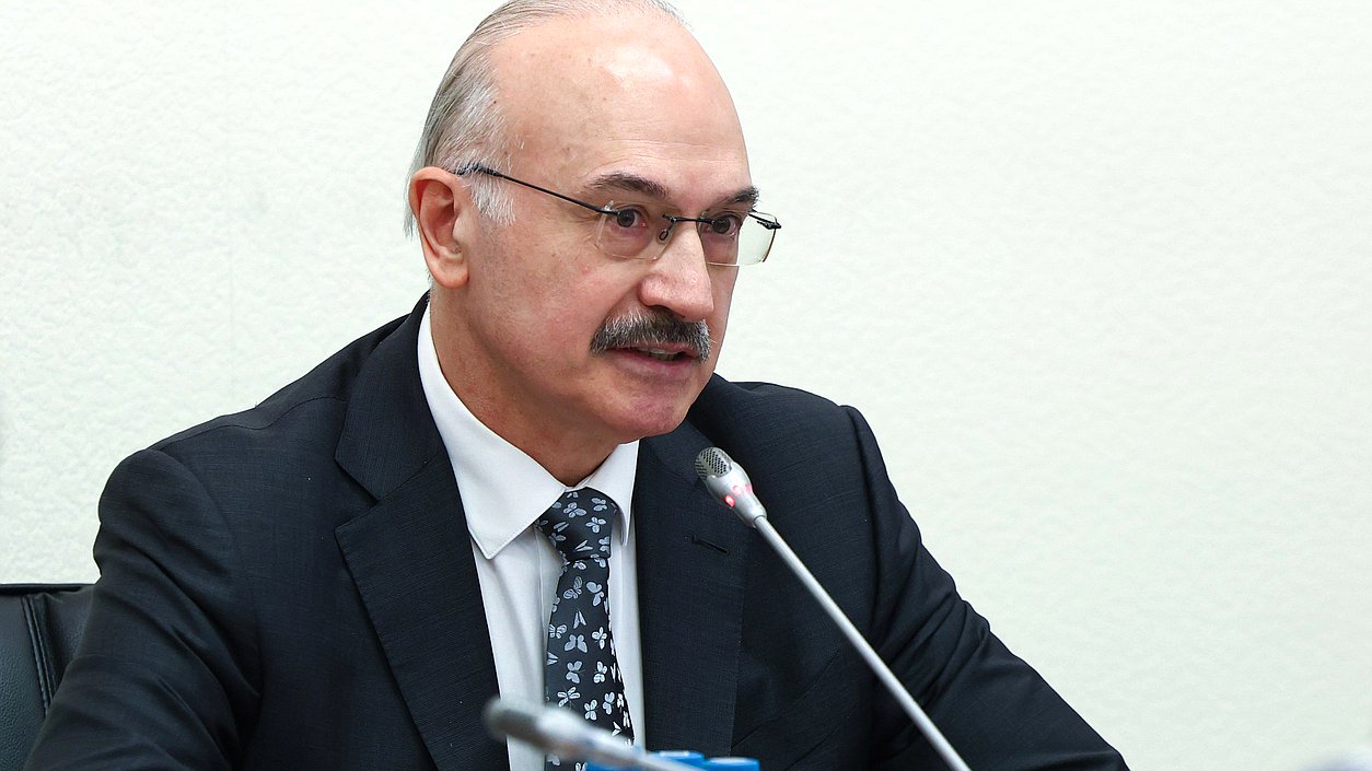 Председатель Комитета по науке и высшему образованию Сергей Кабышев