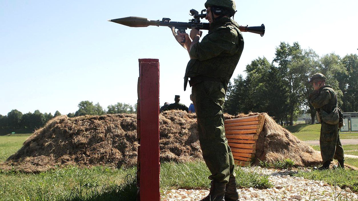   Депутаты и сотрудники Государственной Думы приняли участие в учебных сборах офицеров запаса