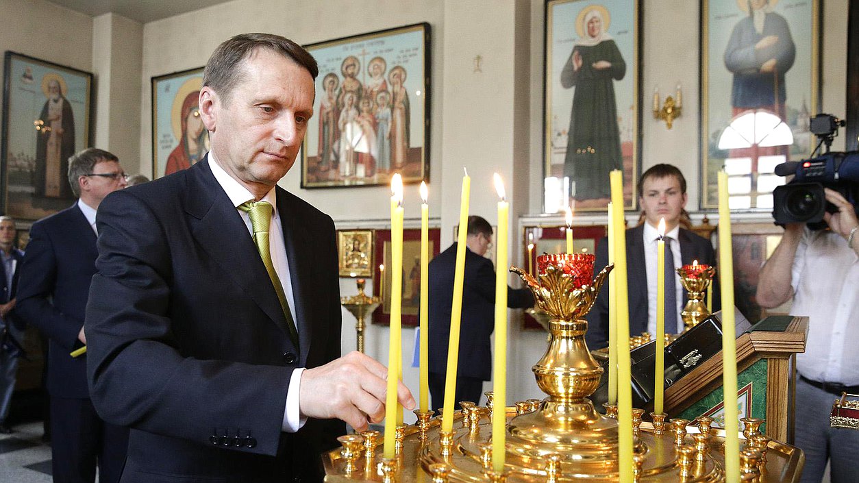   Рабочий визит Председателя Государственной Думы в Японию. Сергей Нарышкин на территории Подворья.