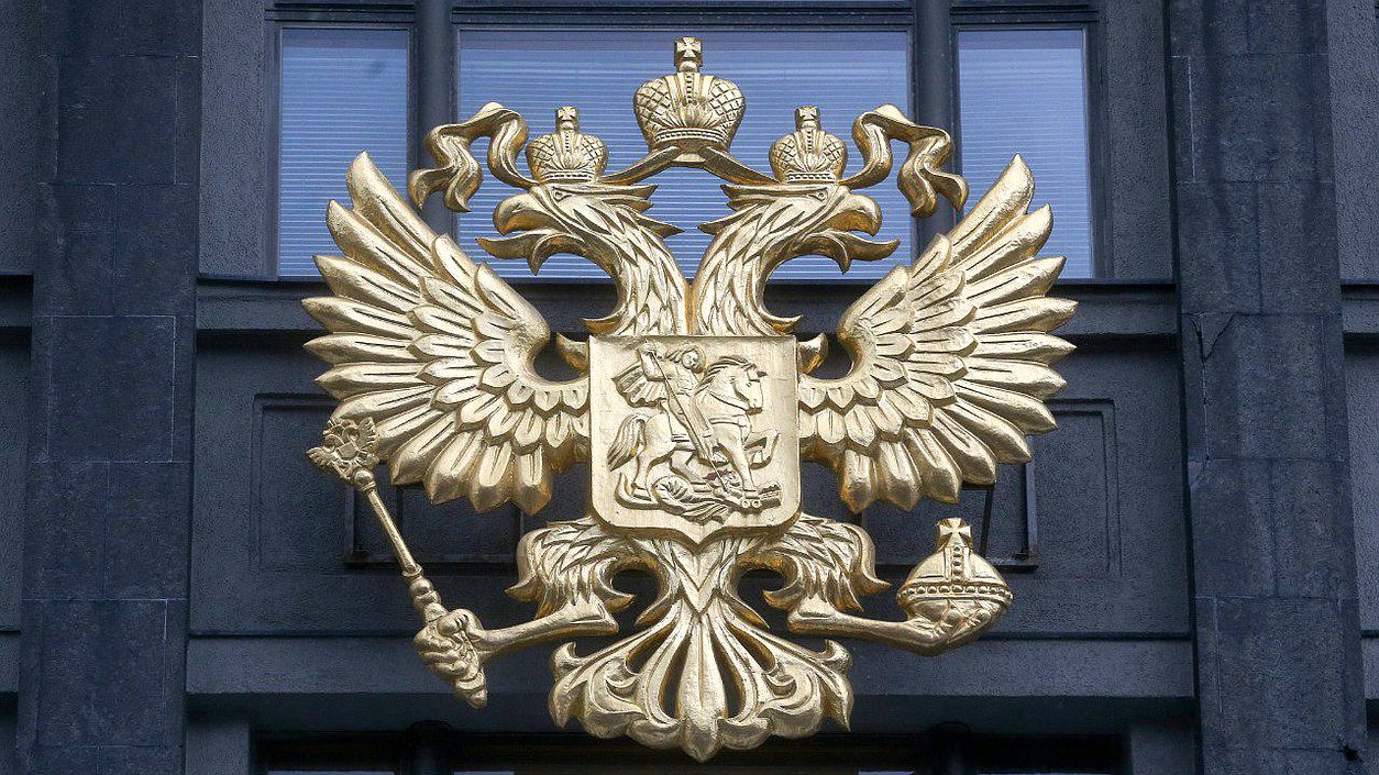 Why are there imperial crowns in the current Russian coat of arms even  though Russia is a republic? Other former European monarchies usually keep  the same arms but take out the royal