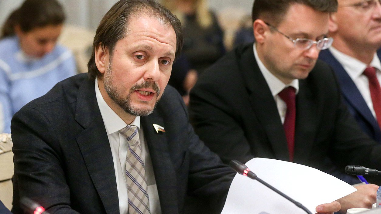 Первый заместитель Председателя Комитета по природным ресурсам, собственности и земельным отношениям Владимир Сысоев