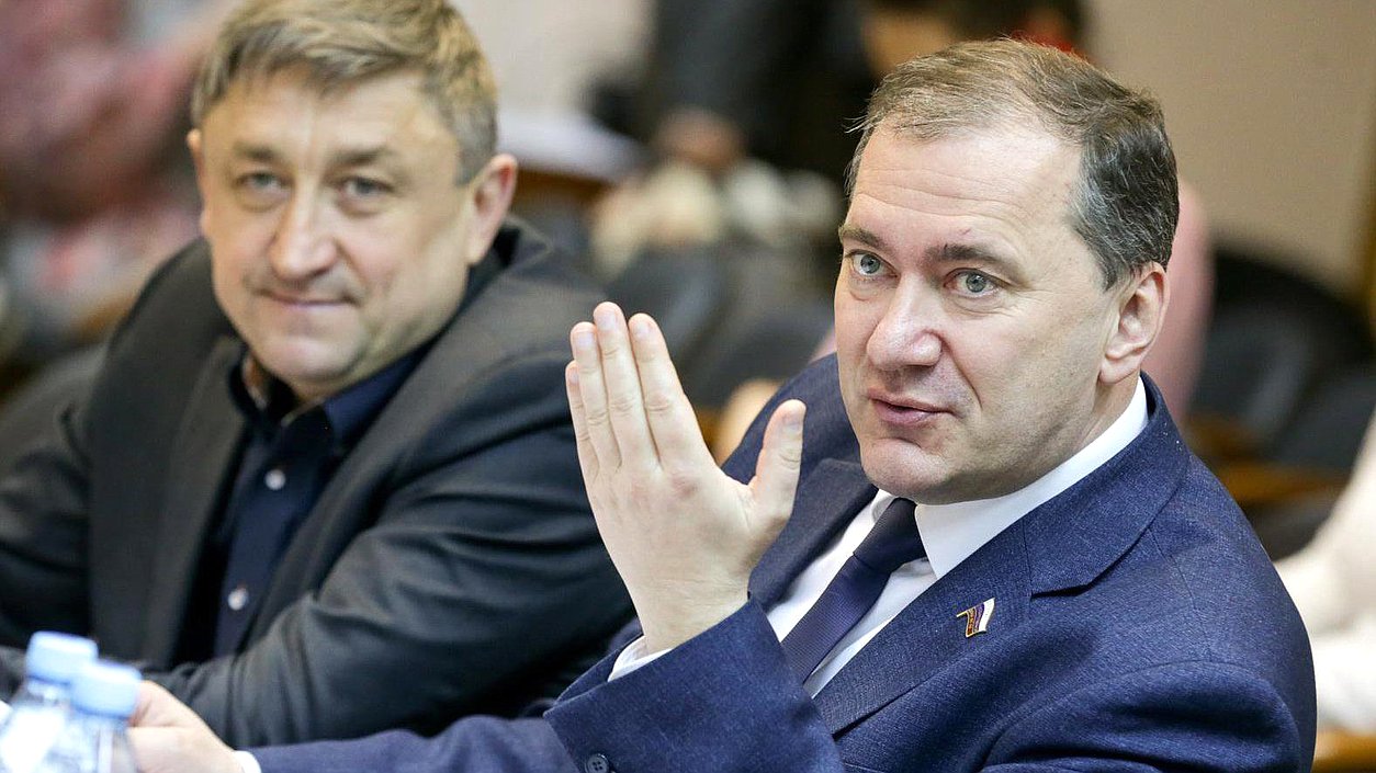Член Комитета по бюджету и налогам Дмитрий Белик во время заседания. Автор фото: Анна Исакова/Фотослужба Государственной Думы.