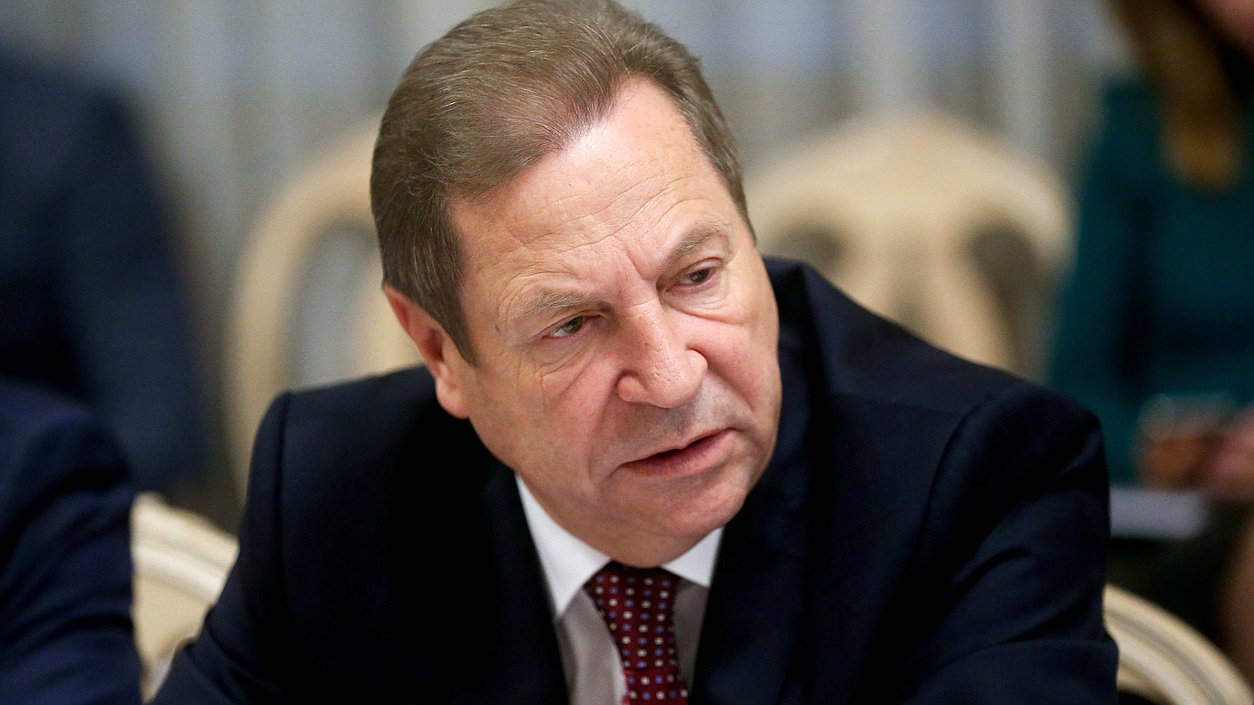 Заместитель Председателя Комитета по природным ресурсам, собственности и земельным отношениям Михаил Кузьмин
