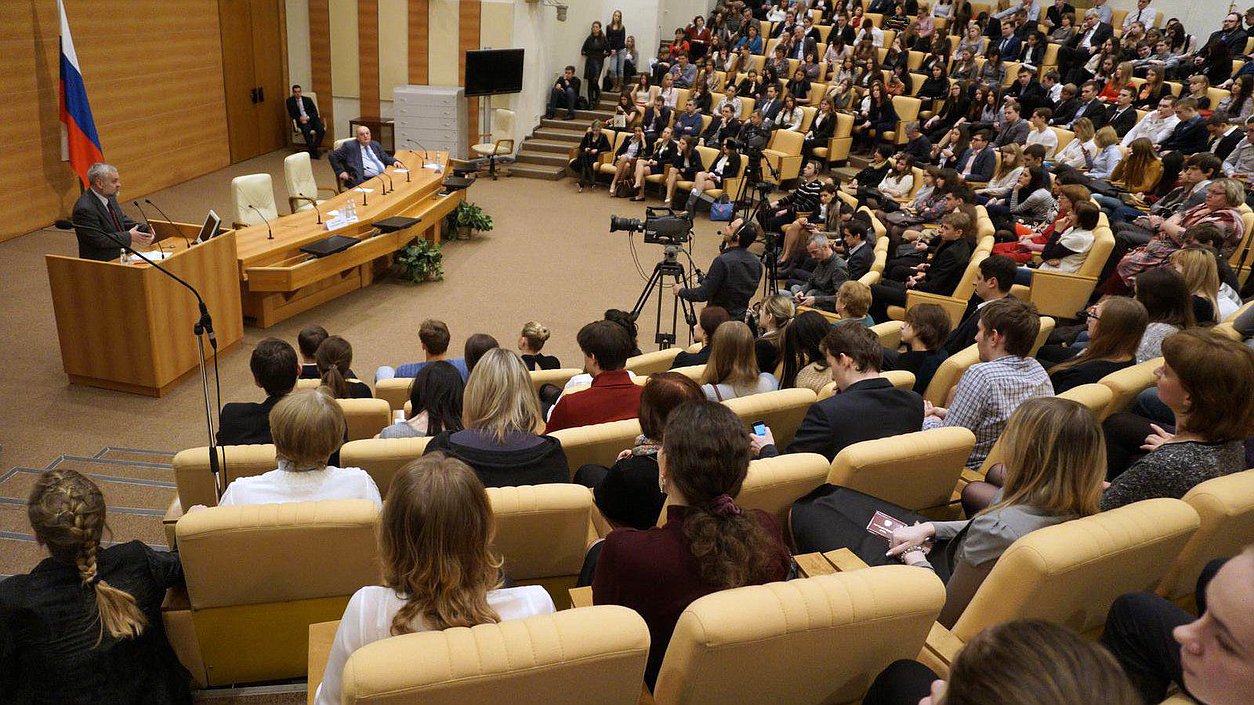 Лекция Алексея Варламова на тему "Литература из первых уст".