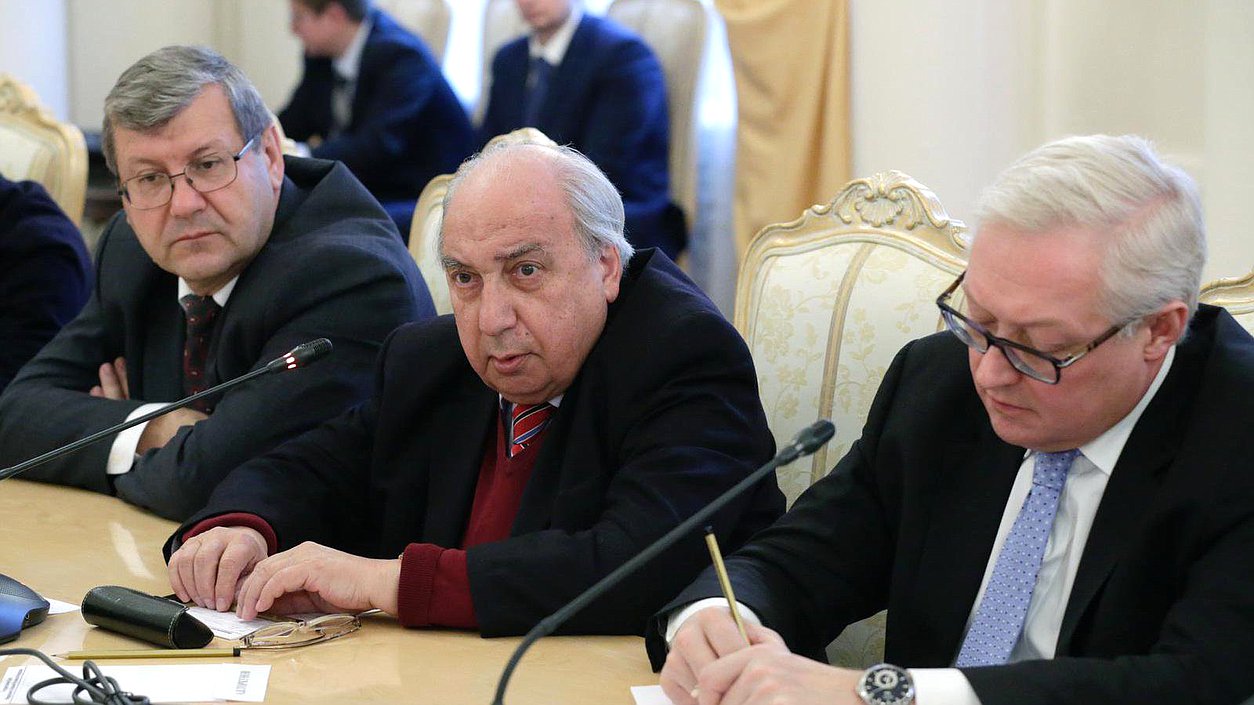   Совместное заседание президиума Совета Российского исторического общества, Совета по внешней и оборонной политике и общероссийской общественной организации "Деловая Россия" на тему "Карибский кризис: уроки истории".