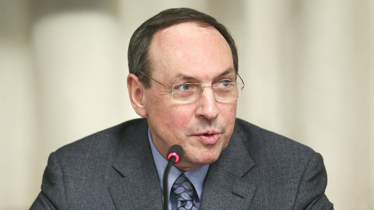 Председатель Комитета по образованию и науке Вячеслав Никонов