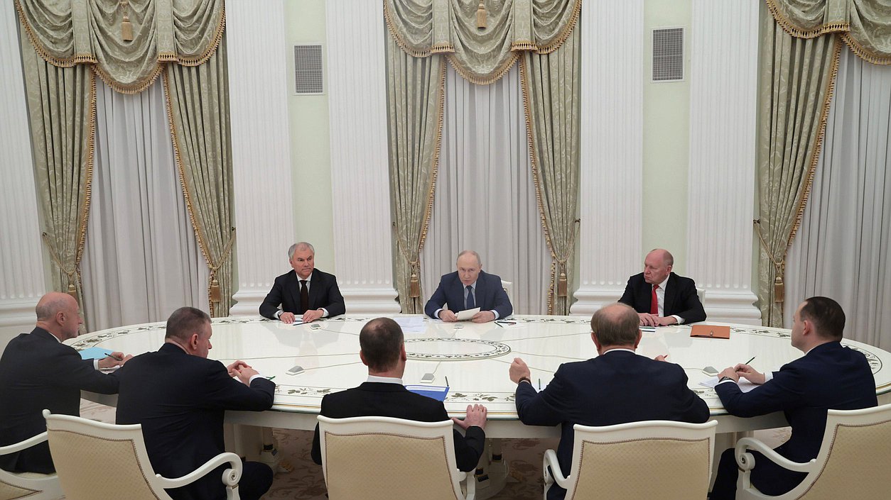 Встреча Президента РФ Владимира Путина с руководителями политических партий, чьи представители избраны в Государственную Думу девятого созыва