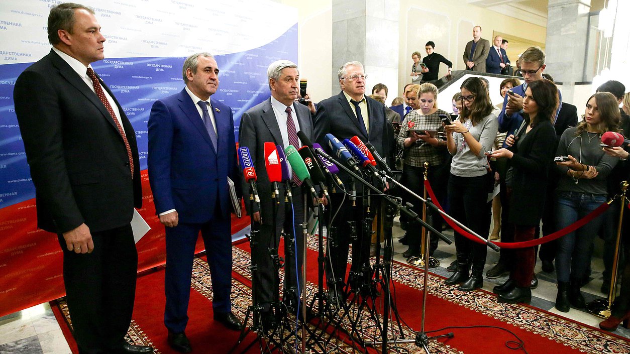 Заместители Председателя Государственной Думы Иван Мельников, Петр Толстой и Сергей Неверов и председатель фракции ЛДПР Владимир Жириновский. Автор фото: Анна Исакова/Фотослужба Государственной Думы
