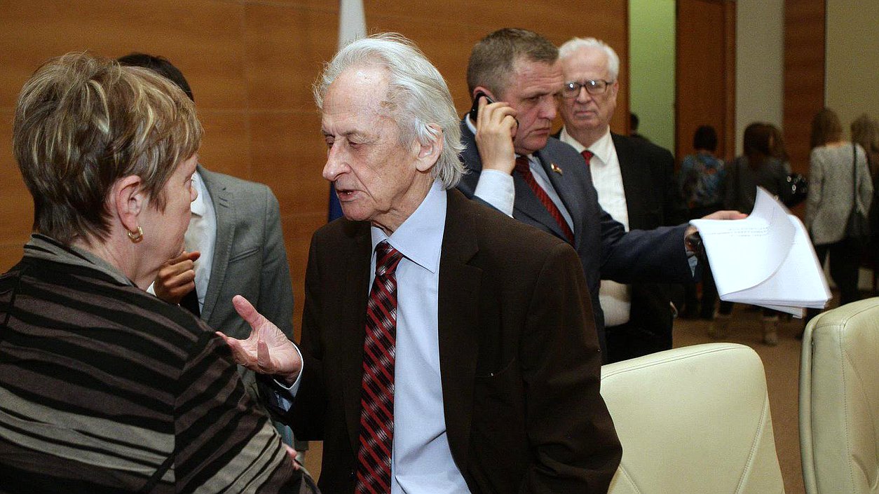    Лекция Юрия Тихомирова.