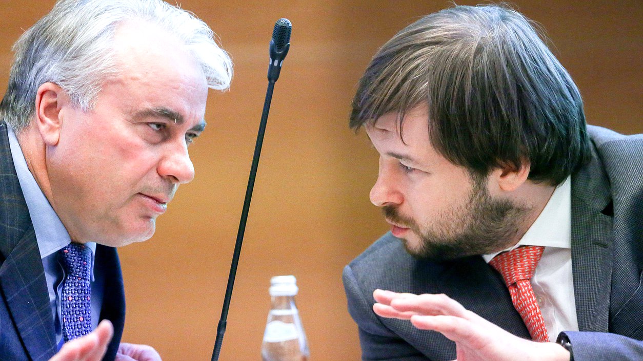 Заместитель Министра энергетики РФ Павел Сорокин и Председатель Комитета по энергетике Павел Завальный