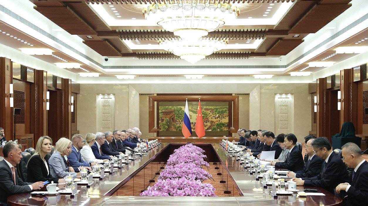 国家杜马主席弗拉基米尔·沃洛金与全国人民代表大会常务委员会委员长赵乐际会晤