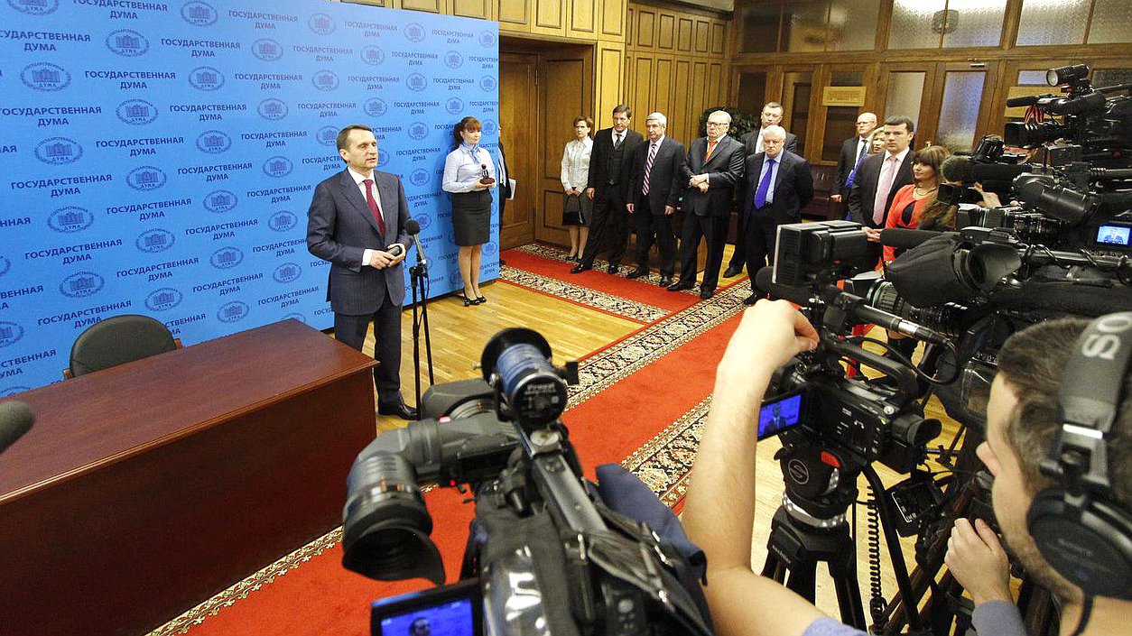  Торжественное гашение юбилейной марки, посвящённой 20-летию Государственной Думы.