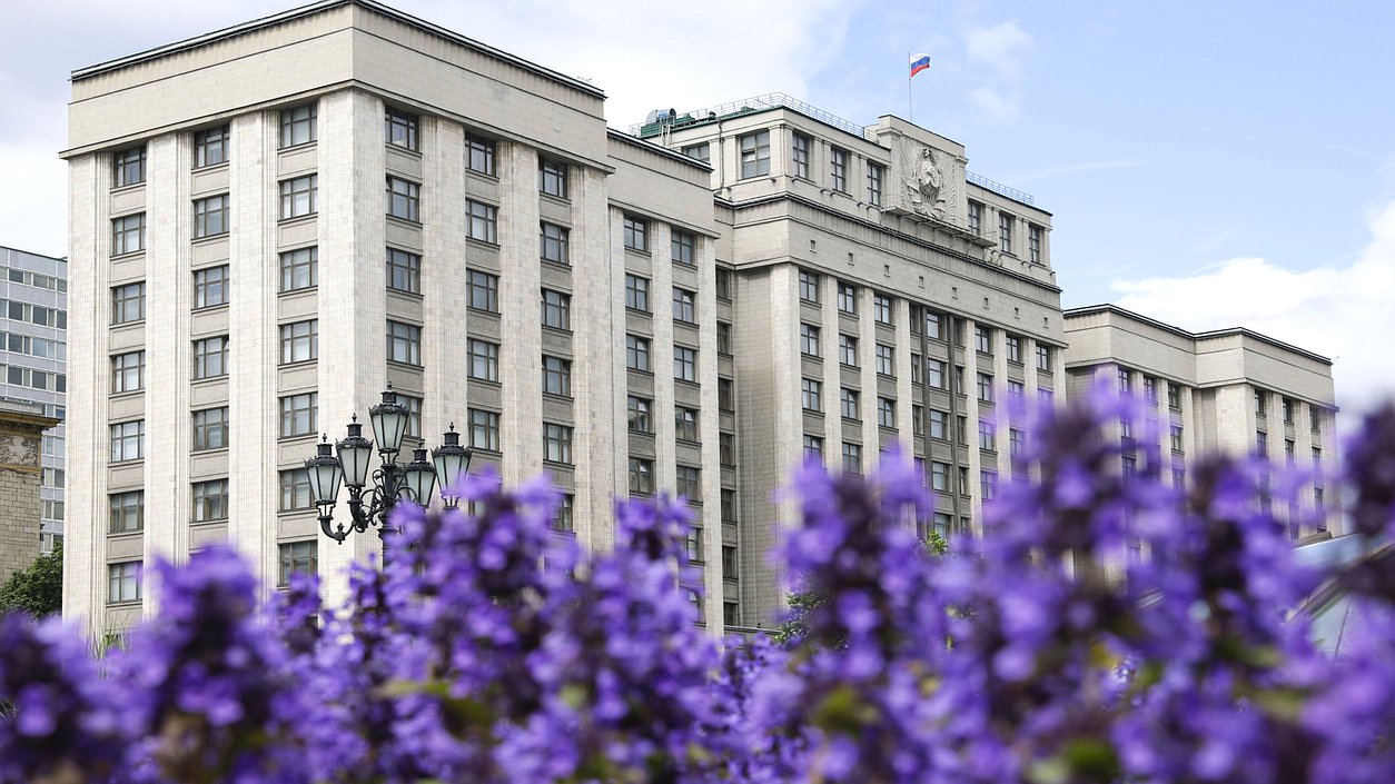 ГД здание нейтральное Госдума Дума улица лето