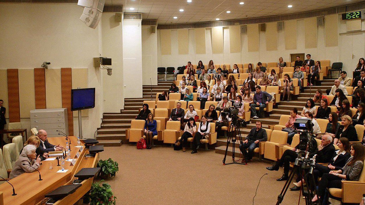 2014 04 21 . Лекция Ирины Антоновой. 