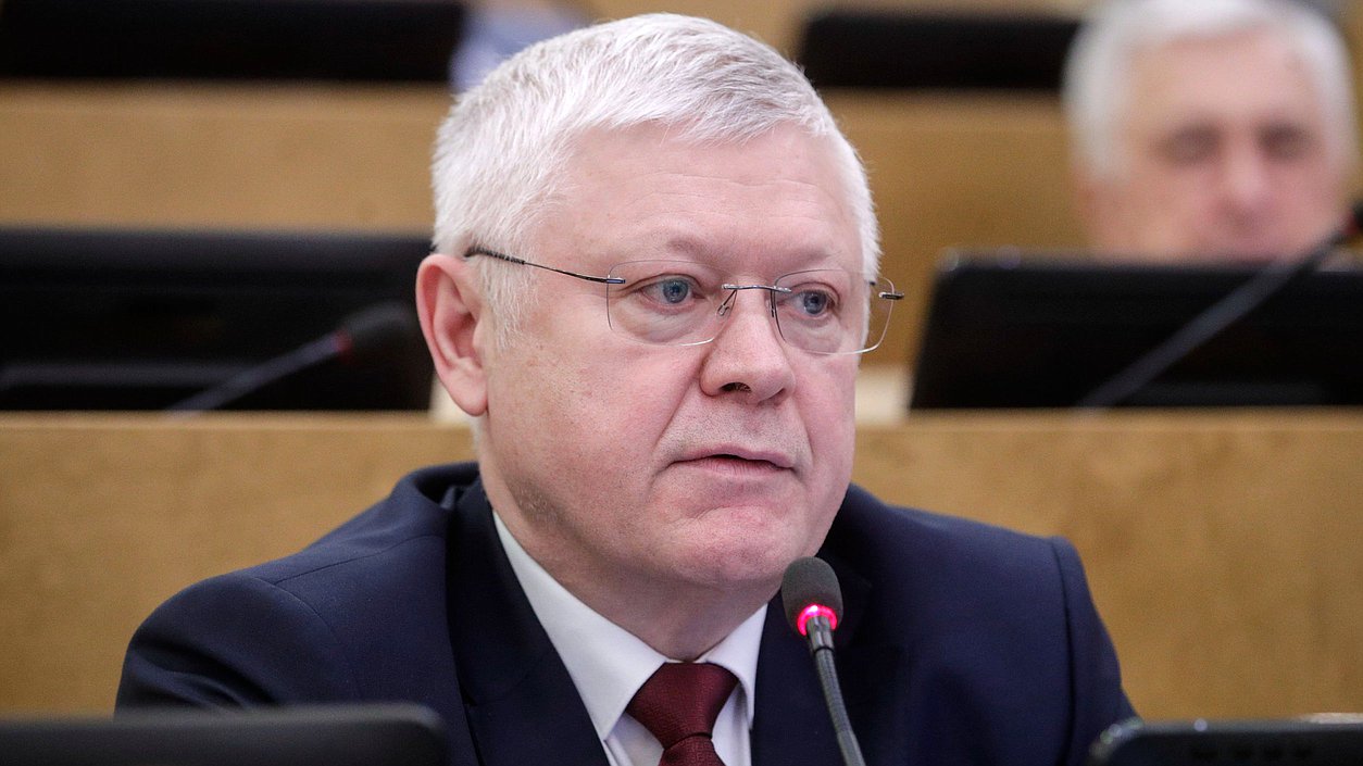Председатель Комитета по безопасности и противодействию коррупции Василий Пискарев