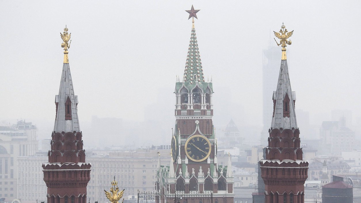 Кремль зима туман