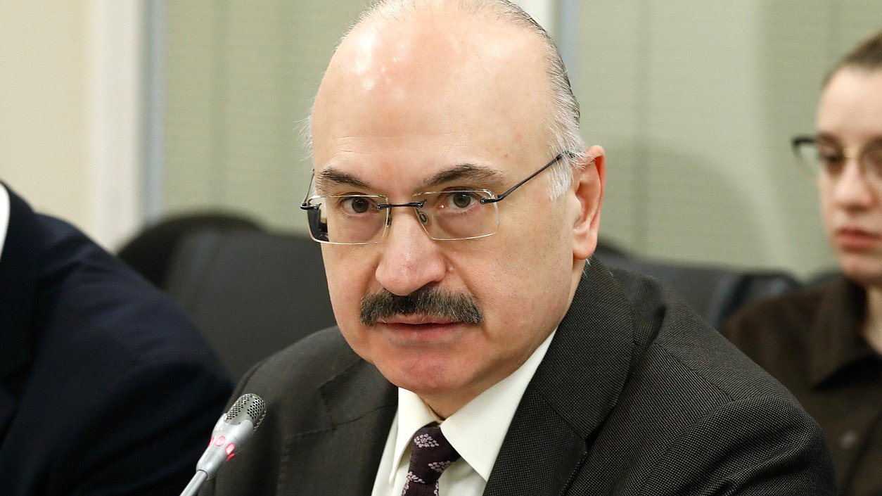 Председатель Комитета по науке и высшему образованию Сергей Кабышев