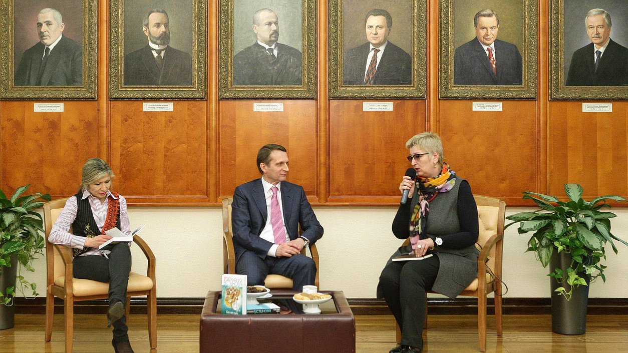 Первое заседание медиаклуба парламентских журналистов. Презентация нового романа Татьяны Устиновой "Сто лет пути".