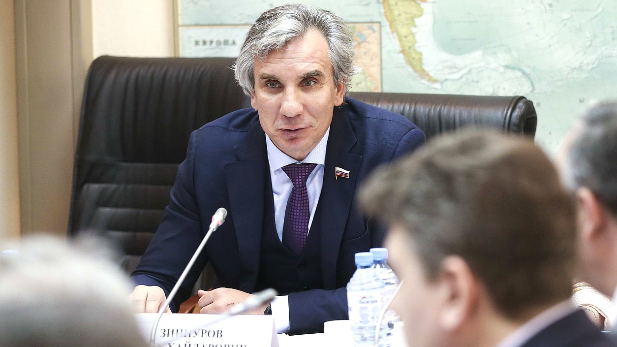 Член Комитета по делам СНГ, евразийской интеграции и связям с соотечественниками Ирек Зиннуров