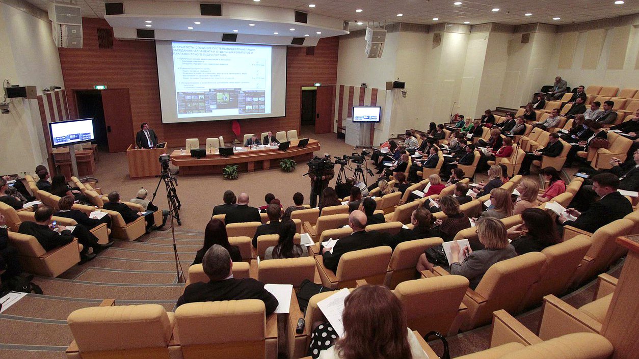 Семинар с участием руководителей пресс-служб законодательных(представительных) и исполнительных органов государственной власти субъектов Российской Федерации, посвящённого 20-летию Федерального Собрания Российской Федерации. Малый зал. 