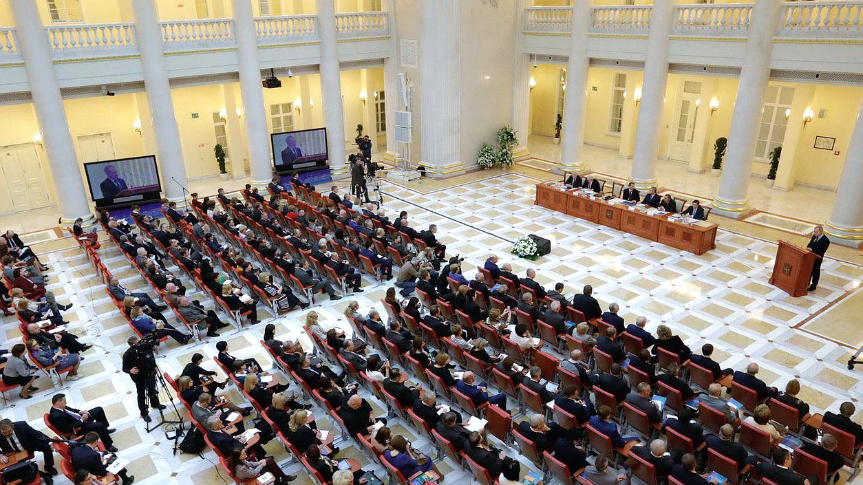   Пленарное заседание научно практической конференции на тему "К 150-летию судебной реформы в России: законодательная политика по совершенствованию судебной системы - история и современность"