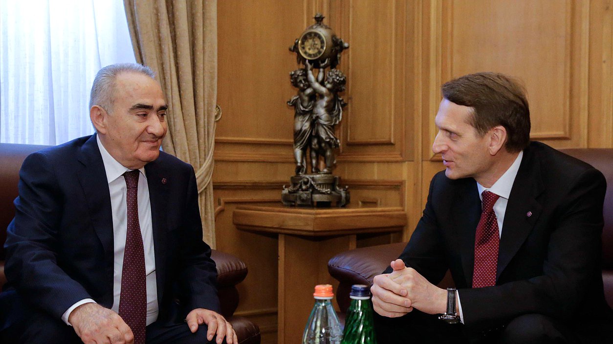 Рабочий визит Председателя Государственной Думы Федерального Собрания Российской Федерации С.Е. Нарышкина в Республику Армения. Встреча с Председателем Национального Собрания Республики Армения Г.Г. Саакяном в расширенном составе.