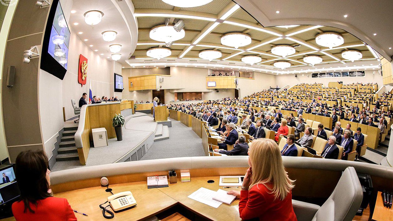 Во время парламентских слушаний на тему «Основные направления бюджетной, налоговой и таможенно-тарифной политики на 2018 год и плановый период 2019 и 2020 годов». Автор фото: Марат Абулхатин/Фотослужба Государственной Думы.