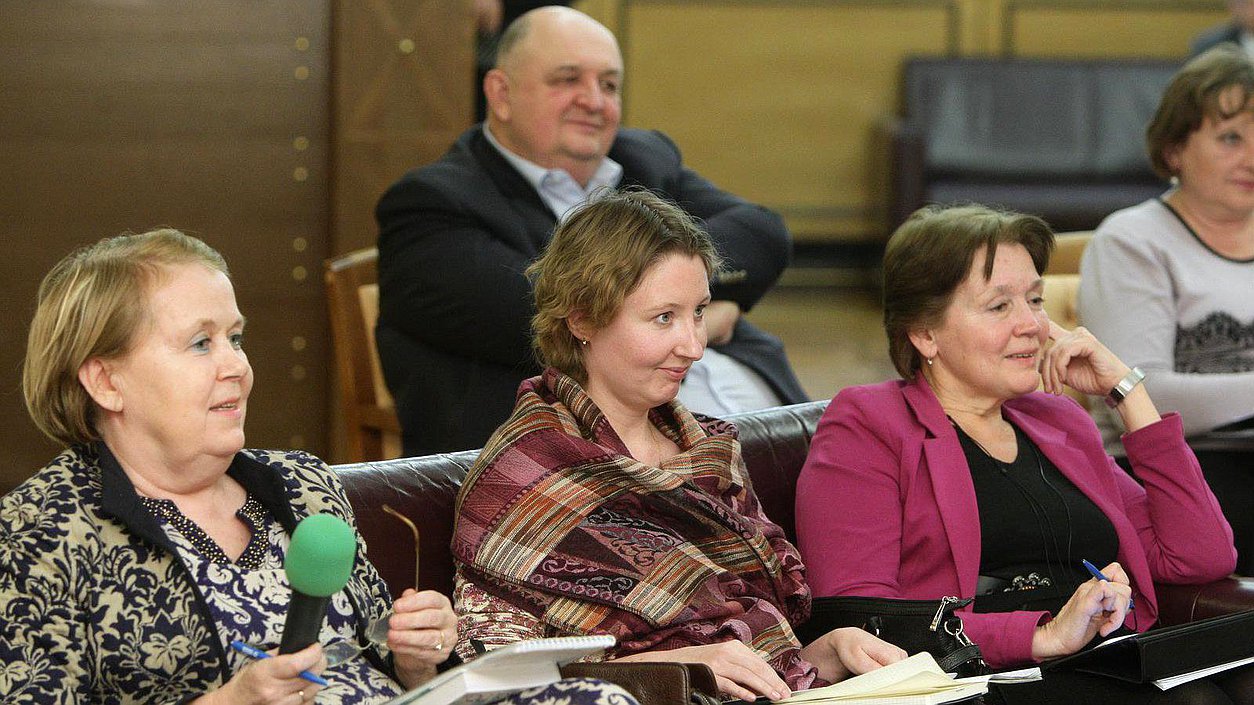 Первое заседание медиаклуба парламентских журналистов. Презентация нового клуба Татьяны Устиновой "Сто лет пути".